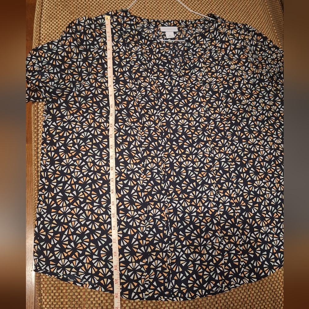 Liz Claiborne Stylish Women's Geometric Patterned Top - Picture 8 of 10